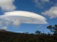 Рідкісне атмосферне явище викликало фурор: Хмари у формі НЛО зафіксували на Гаваях