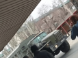 У окупованому Маріуполі помітили вантажівки з прапорами Арменії та Дагестану (відео)