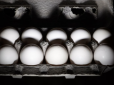 Руки загребущі: Чоловік вкрав 800 яєць, але не зміг їх донести і поплатився