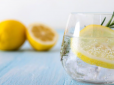 Ефект вражає! Дівчина пила воду з лимоном щодня протягом місяця та нарахувала 5 головних змін у здоров'ї