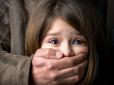 Знущання знімали на телефон: Підлітки на Закарпатті уникнули покарання за зґвалтування школярки, соцмережі обурені