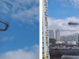 Особливий  знак? Дивне чорне кільце в небі над Москвою злякало росіян (відео)