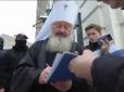 Заскочили його з молодим іподияконом: Журналісти змусили знітитися митрополита Павла (відео)