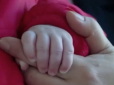 Чергове диво для немовляти: У 5-місячної дівчинки, яку врятували з-під завалів у Туреччині, знайшлася рідна мама