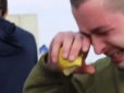 Неможливо стримати сльози: Син уперше після повернення з полону РФ зателефонував мамі (відео)