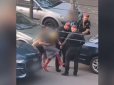 Висунула ноги у вікно автівки та ввімкнула музику: У Києві поліція затримала машину із неадекватними пасажирами