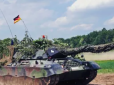 Посол України в Німеччині Макеєв показав танки Leopard 1A5, обіцяні ЗСУ (відео)