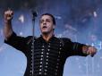 Соліст Rammstein на концерті сказав кілька слів російською і впав зі сцени (відео)