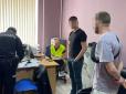 Завдяки пильності громадян, у Києві затримали та передали СБУ двох молодиків, які знімали роботу ППО