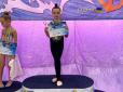 Незламна! Семирічна українська гімнастка, якій відірвало ногу російською ракетою, виграла свій перший турнір (відео)