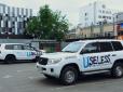 Через позицію організації щодо підриву Каховської ГЕС: У Києві на автівки ООН приклеїли напис 