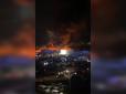 Спалахнув речовий ринок: У Ростові-на-Дону вирує масштабна пожежа (фото)