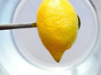 Все дуже просто! Як за допомогою лимону позбутися від неприємних запахів на кухні після приготування їжї