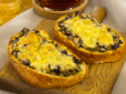 Гарячі бутерброди з грибами та сиром у духовці - простий рецепт ситного перекусу