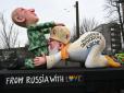 Путін та Кирило у пікантній позі: На карнавалі в Німеччині побачили цікаві фігури (фото)