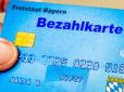 Переказати гроші в Україну вже не вийде: Одне з міст Німеччини почало видавати біженцям спеціальні картки