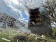 Росіяни вдарили по багатоповерхівці в Очеретиному, є жертва та постраждалі (фото)