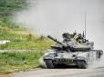 У окупантів все менше нових танків: ЗСУ показали, як FPV-дроном вразили черговий Т-90