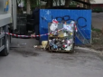 Моторошна трагедія: У Житомирі сміттєвоз вбив чоловіка, який спав у сміттєвому баку