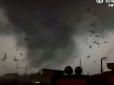 Є загиблі та поранені: Китай накрив потужний торнадо (відео)