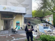 Є значні руйнування: У центрі Чернігова стався вибух у приміщенні банку (фото)