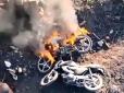 План ворога провалився: Ударні дрони ЗСУ зупинили бойові мотоцикли окупантів, на яких вони штурмували Новомихайлівку (відео)