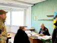 Організовувала псевдореферендум та агітувала за росіян: СБУ затримала мешканку Херсонщини (фото)