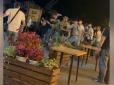 У популярному місці для відпочинку: У Одесі сталася масова бійка за участі чоловіків у формі (відео)