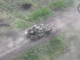 Дрон вразив черговий Т-90: ЗСУ показали знищення новітнього танку російського ВПК (відео)