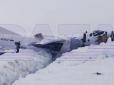 На борту перебували десятки людей: Російський літак на Ямалі упав і розламався навпіл (фото)