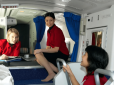 Не для очей пасажирів: Як виглядають приміщення авіалайнерів, де випростовують свої натруджені ніжки та відпочивають стюардеси (фото)