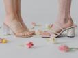 Допоможе звичайний дезодорант: Хитрий лайфхак, як запобігти натиранню ніг у літньому взутті на босу ногу