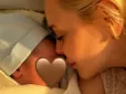 Неймовірне щастя бути мамою: Аліна Гросу поділилася першими фото з пологового будинку