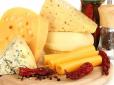 Купили забагато твердого сиру? Ось як врятувати продукт від плісняви