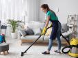Пил більше не сідатиме на меблі тижнями - розпиліть цей простий розчин