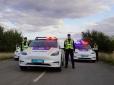 От така економія: На Тернопільщині поліція в межах проєкту з енергонезалежності пересіла на... Tesla (відео)