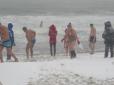Одесити відкрили зимовий пляжний сезон (фоторепортаж)