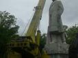 Останній в Одесі: У місті позбулися 10-метрового пам'ятника Леніну (фото)