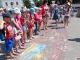 Маленькі патріоти: У окупованому Севастополі діти намалювали прапор України (фотофакти)