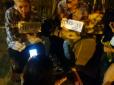 Акція завершена: Родичі українських військовополонених припинили голодування перед АП