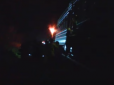 Пасажири в паніці вистрибували на ходу: На Львівщині під час руху загорівся потяг (відео)