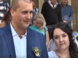 Зберегти кохання на довгі роки: Бійця АТО відпустили з передової на власне весілля (відео)