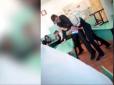 Типова російська школа: У Єкатеринбурзі вчитель історії та восьмикласник влаштували бійку (відео)