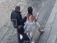 Типове російське пограбування: У РФ за крадійкою гналася гола жінка (відео)