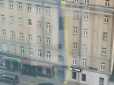 Партизани під носом у Кремля: У центрі Москви на будинку вивісили український прапор (відео)