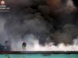 На місце події приїхали 30 вогнеборців: На заводі в Тернополі сталася масштабна пожежа (фото)