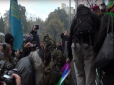 Учасники маршу слави героїв змінили маршрут і штурмували головний офіс київської поліції (фото, відео)