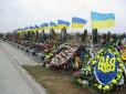 У Хмельницькому встановили пам'ятники на могилах воїнів АТО. Біля кожної могили встановили Прапор України! Героям Слава!