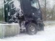 Україну замело снігом: Застряглі автобуси та 