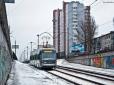 Швидкісний трамвай у Києві 30 метрів тягнув за собою пасажира